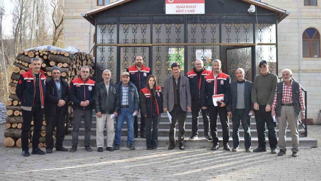 Bayburt’ta ‘Köylerde Buluşuyoruz Tarımı Konuşuyoruz’ projesi kapsamında 79 köyde çiftçi ziyaretleri yapıldı