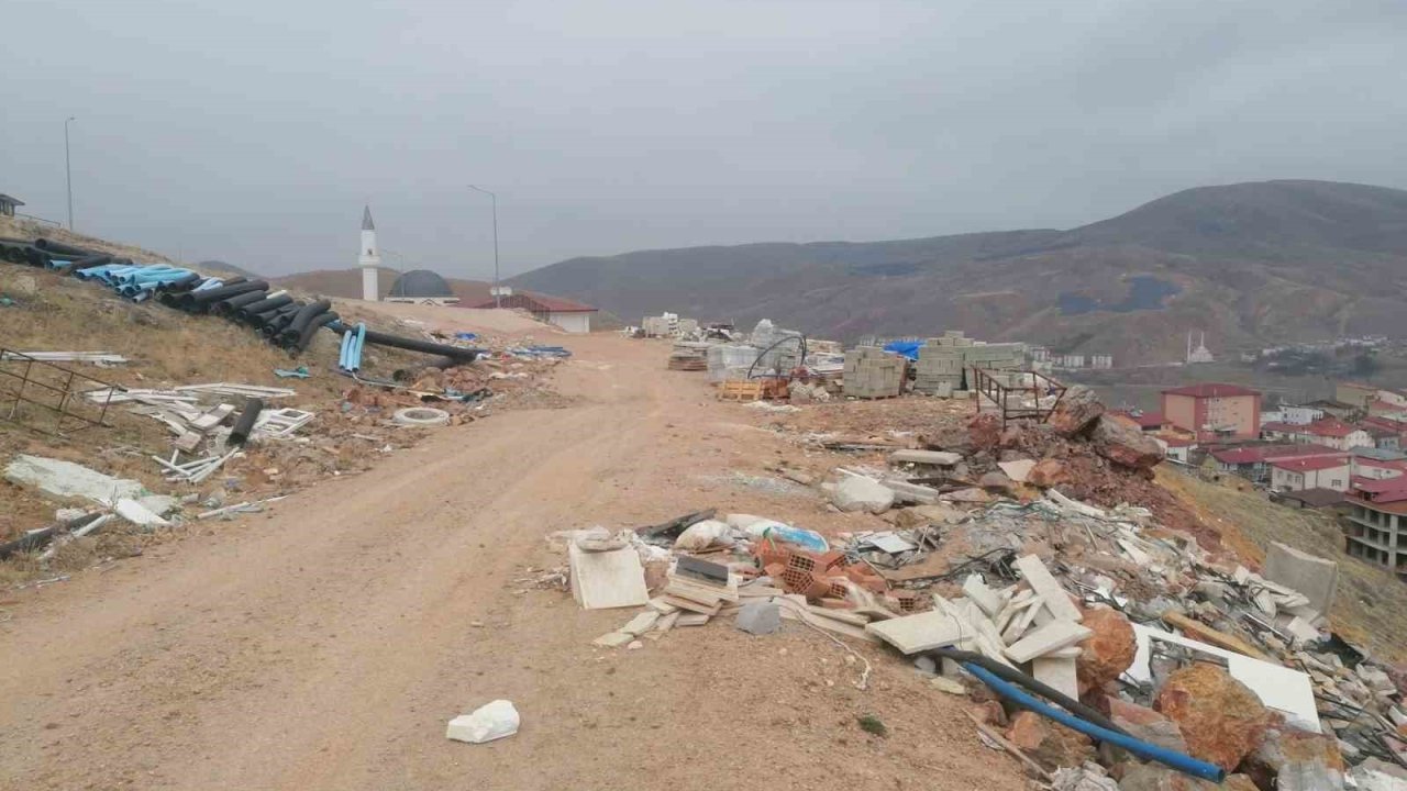 Bayburt Kent Konseyi Şehit Osman Dağı’na dökülen hafriyat için girişimde bulundu