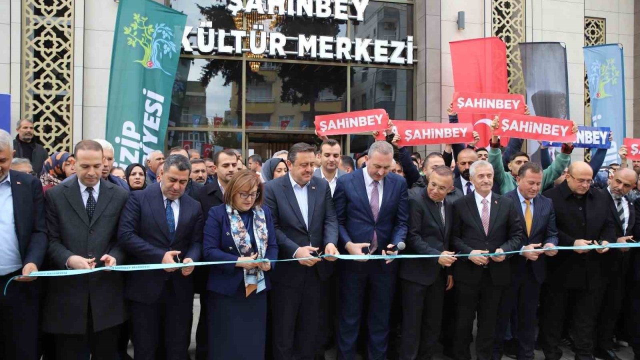 Şahinbey Belediyesi’nin Nizip’e kazandırdığı Kültür Merkezi’nin açılışı yapıldı