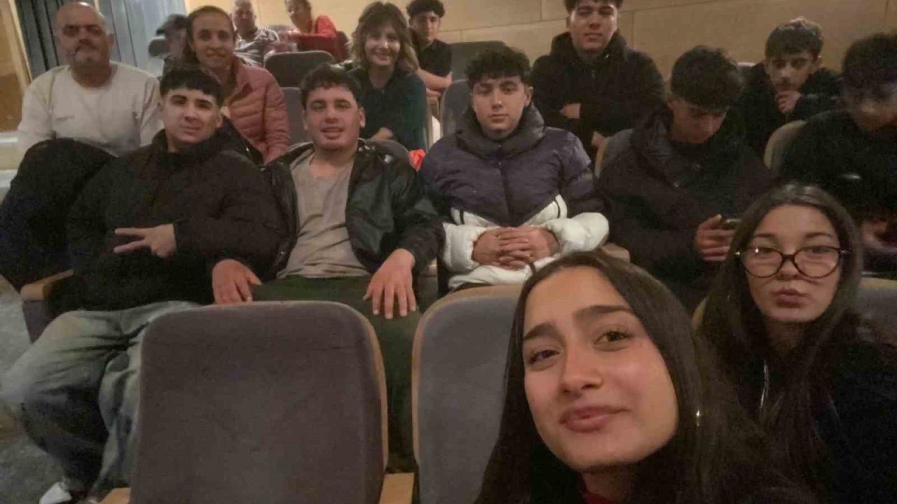 Karacasu’da öğrenciler tiyatroyla buluştu