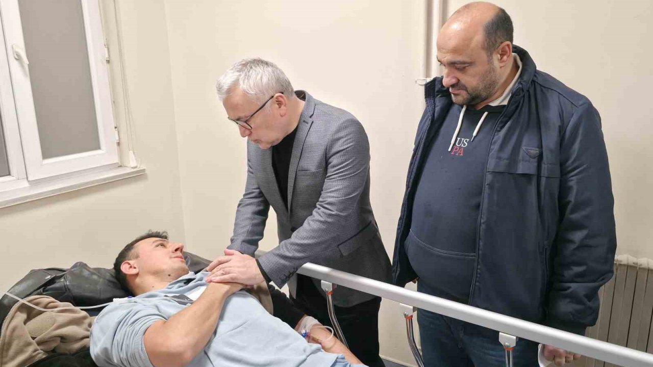 Cezaevi otobüsü kaza yaptı, Vali Şimşek yaralıları ziyaret etti