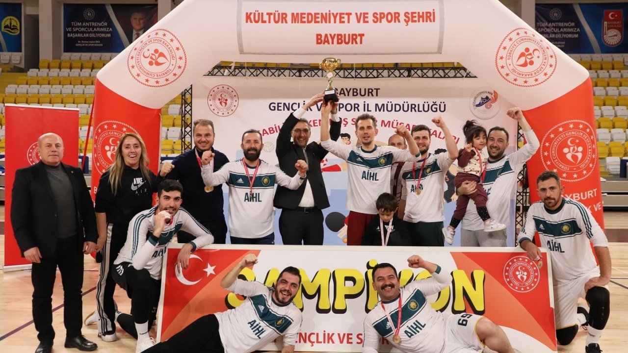 Kurumlar Arası Voleybol Turnuvası’nın şampiyonu Milli Eğitim Müdürlüğü oldu