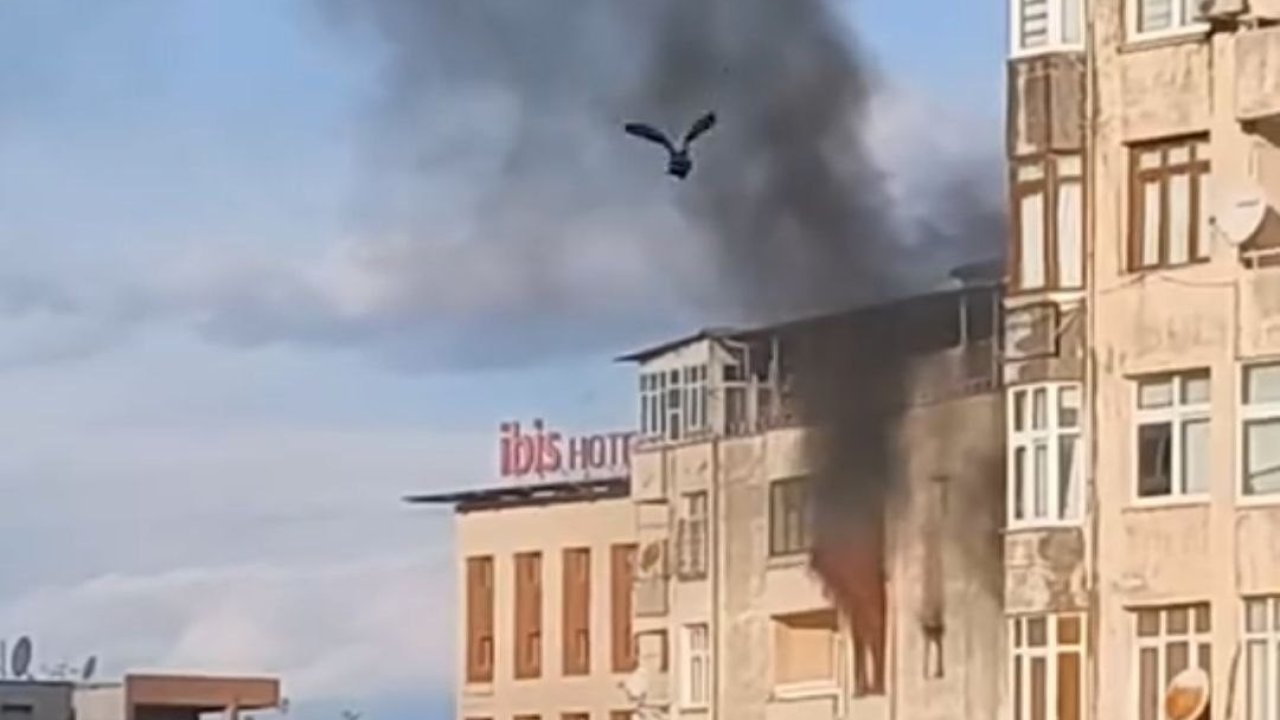 Adana’da apartmanın 6. katında çıkan yangın söndürüldü
