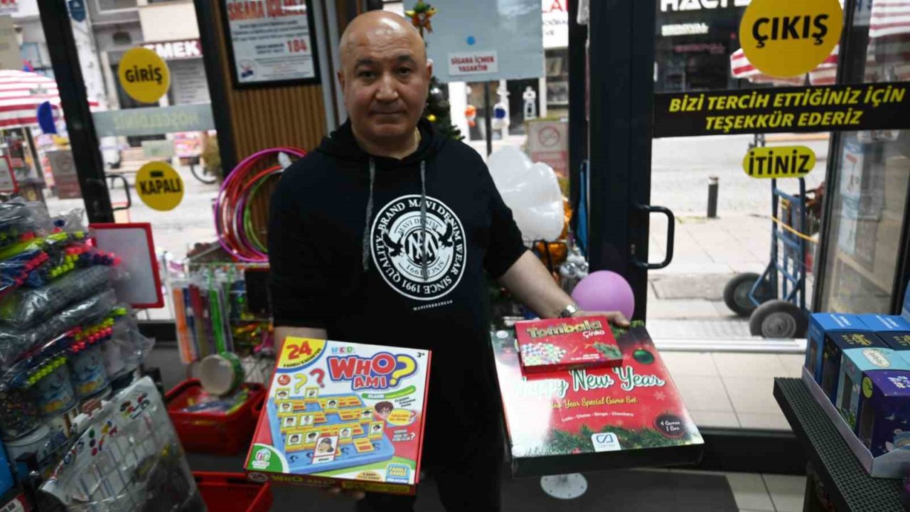 Yılbaşı öncesi hediyelik eşya ve süsleme talebi arttı