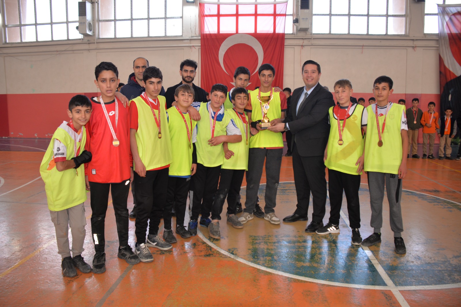 Susuz’da Okullar Arası Futsal Turnuvasına Yoğun İlgi