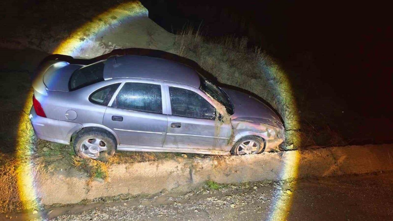 Bilecik’te otomobil yoldan çıktı: 2 yaralı