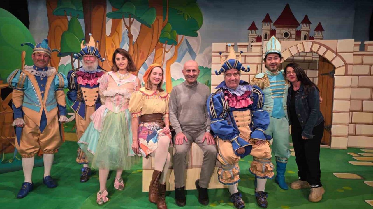 "Her Çocuğa Bir Tiyatro, Her Kalbe Kitap Sevgisi"