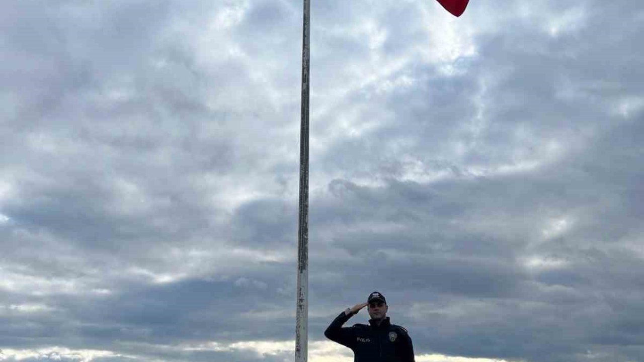 Giresun Valiliği müdahale etti; Yıpranan Türk bayrağı yenilendi