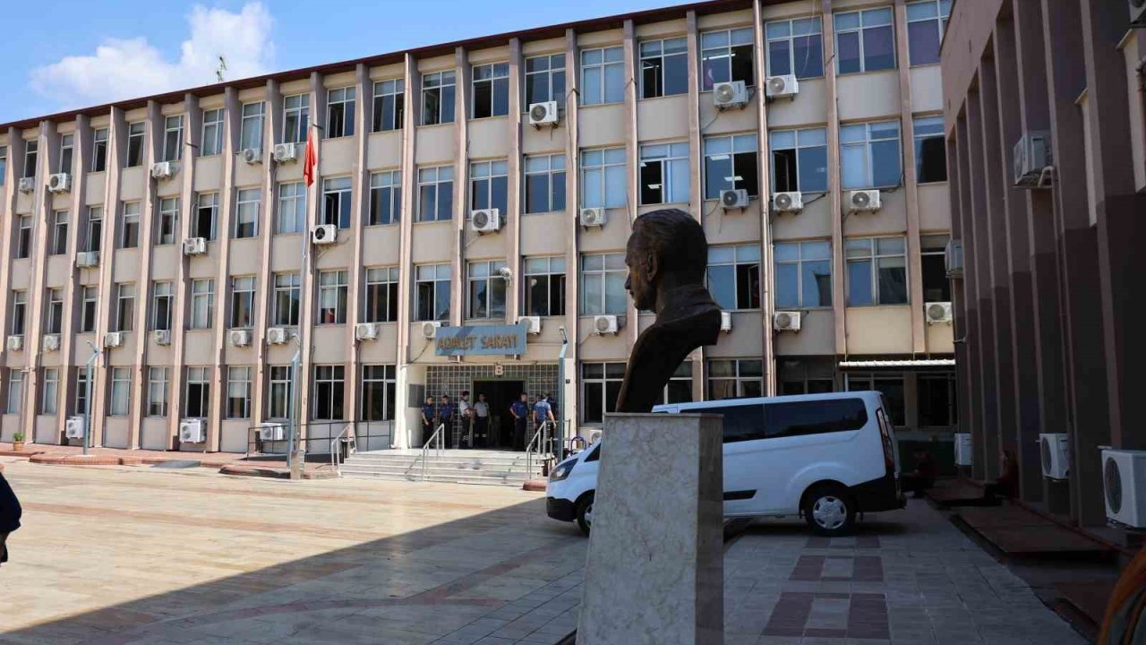 Eğlence mekanının önünde çıkan silahlı ve bıçaklı kavganın şüphelileri adliyeye sevk edildi