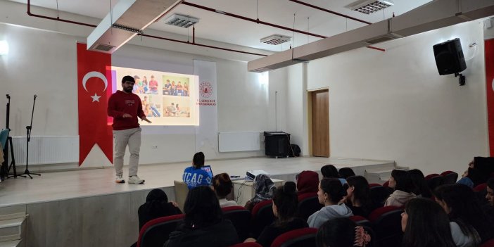 Sarıkamış'ta bağımlılıkla mücadele konferansı