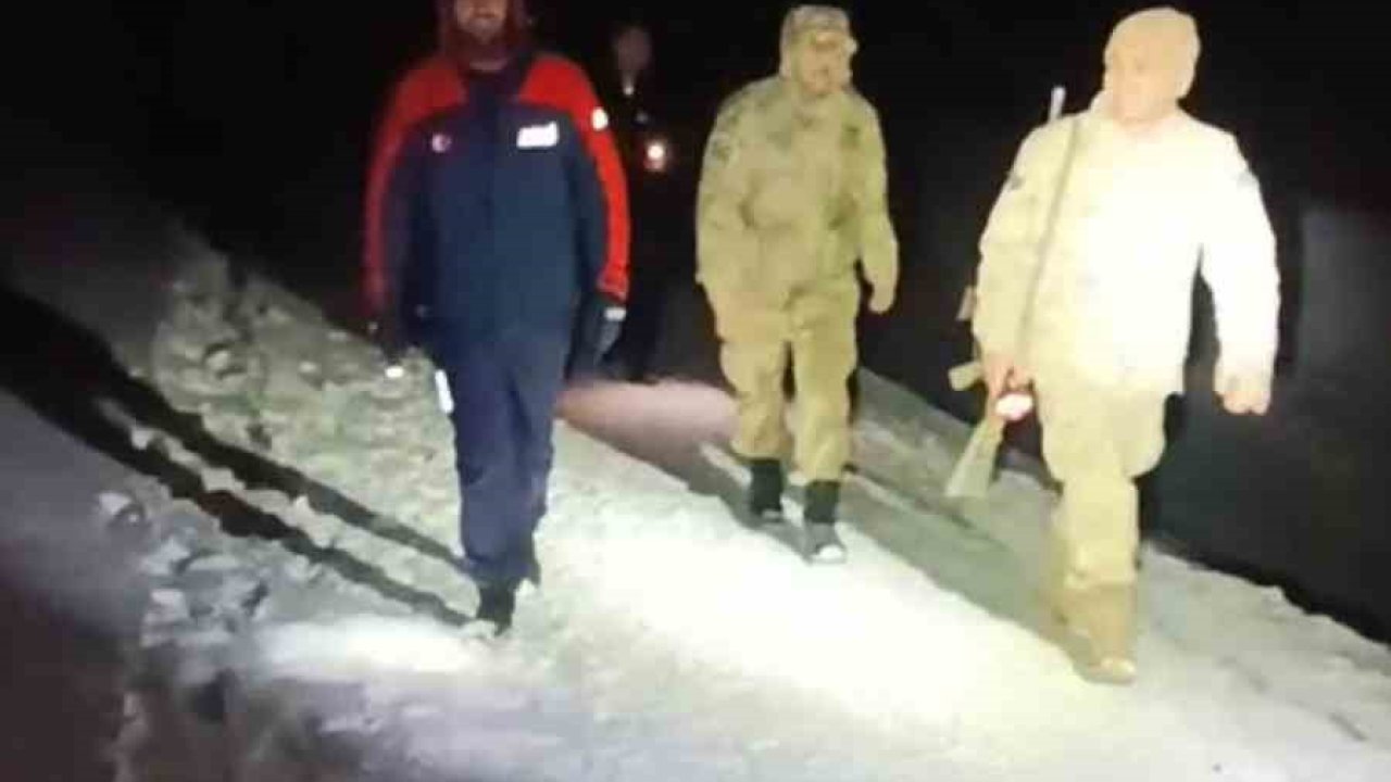 Gümüşhane’de yaylada kar nedeniyle mahsur kalan vatandaşlar kurtarıldı