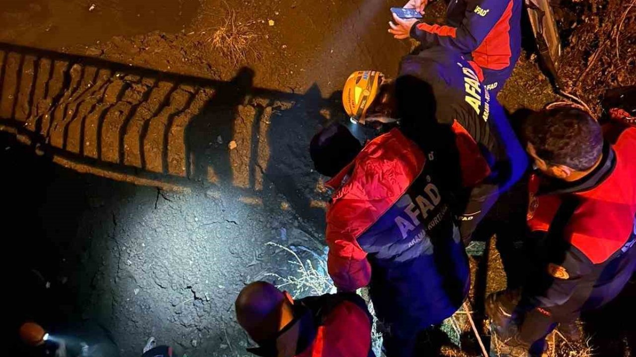 Ağrı’da köprüden düşen kişi ekiplerin hızlı müdahalesiyle kurtarıldı