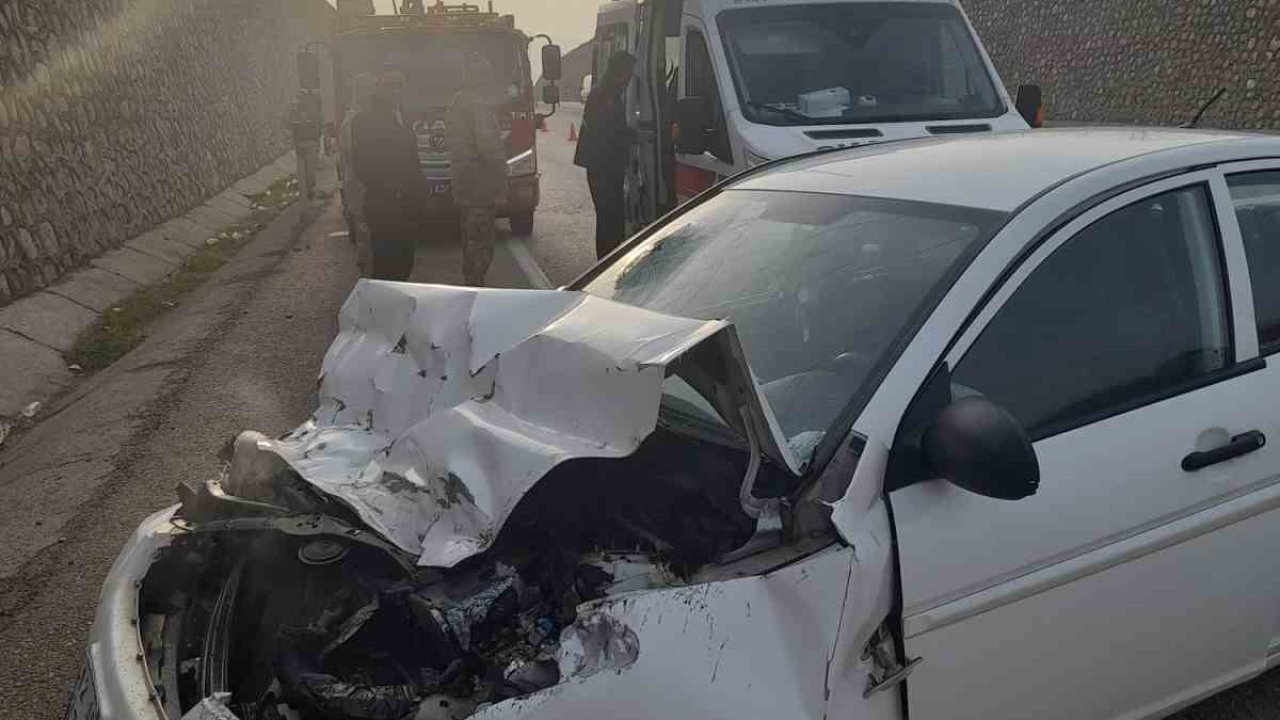 Elazığ’da trafik kazası: 3 yaralı