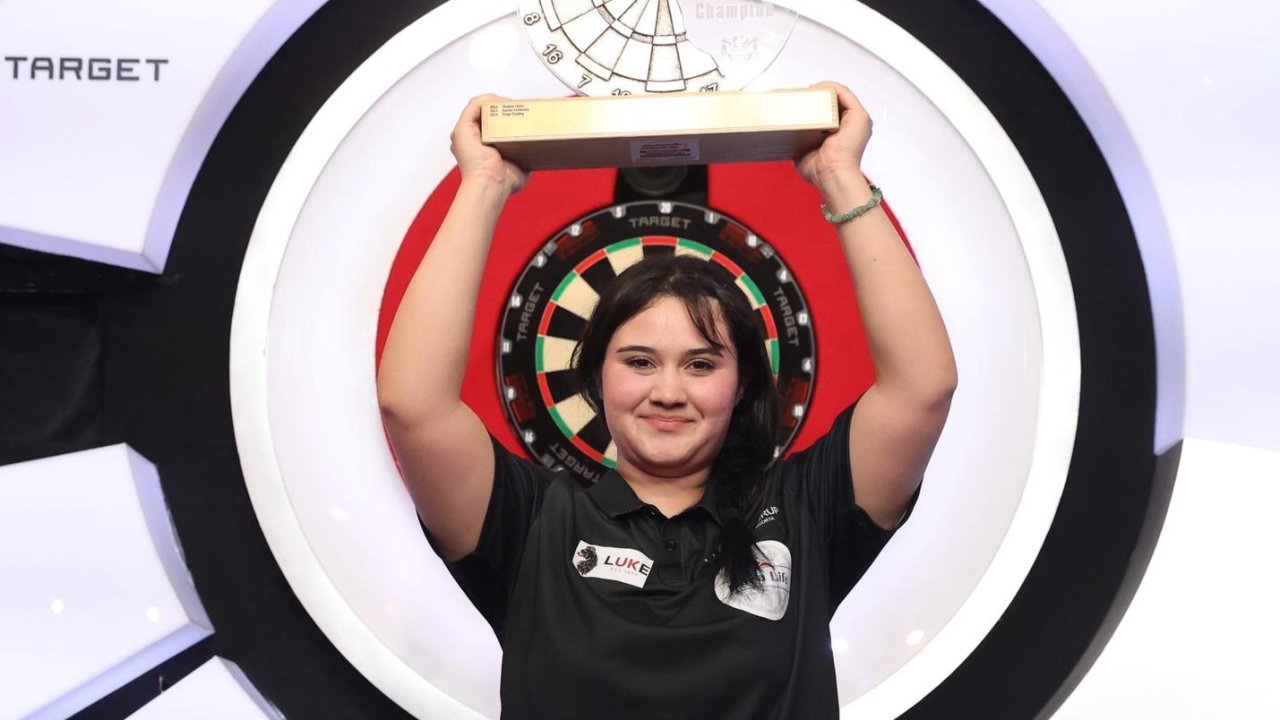 İngiltere’de fırtına gibi esen Denizlili Zehra dünya şampiyonu oldu