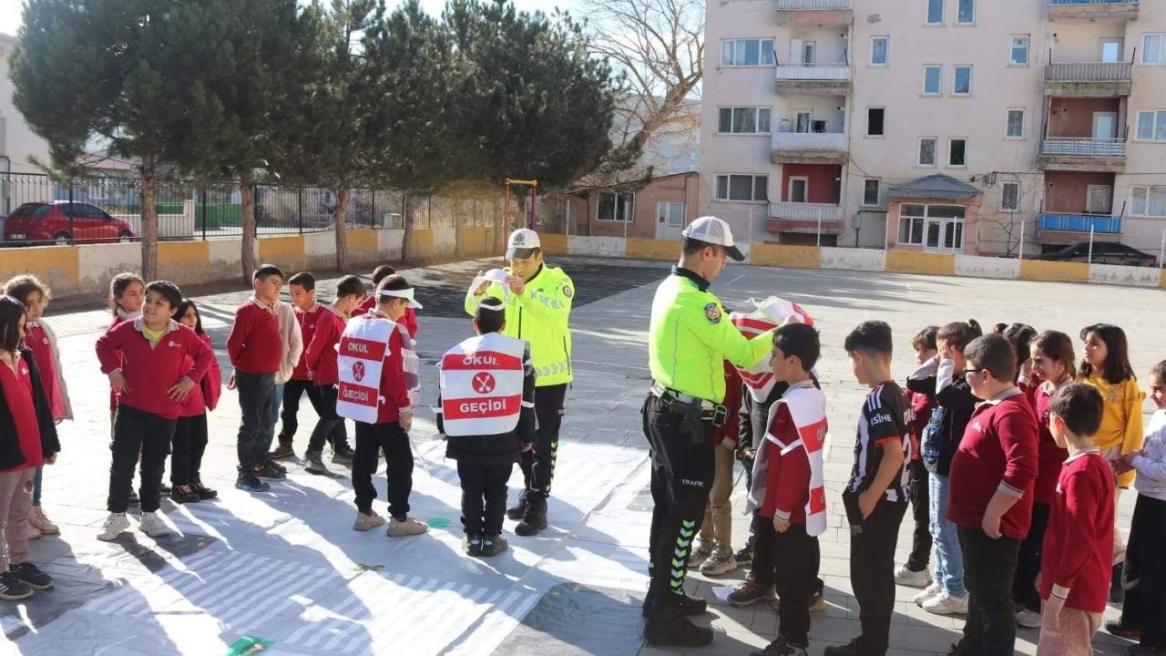 Çayırlı’da öğrencilere trafik güvenliği eğitimi