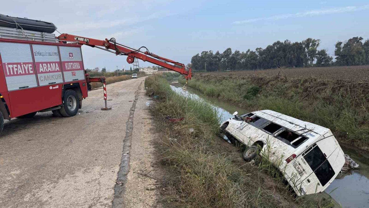 Adana’da tarım işçileri taşıyan servis kanala düştü: 18 yaralı