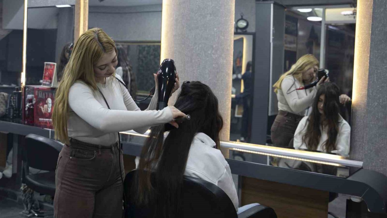 Mersin’de MERCEK ile kadınlar mesleğe adım atıyor