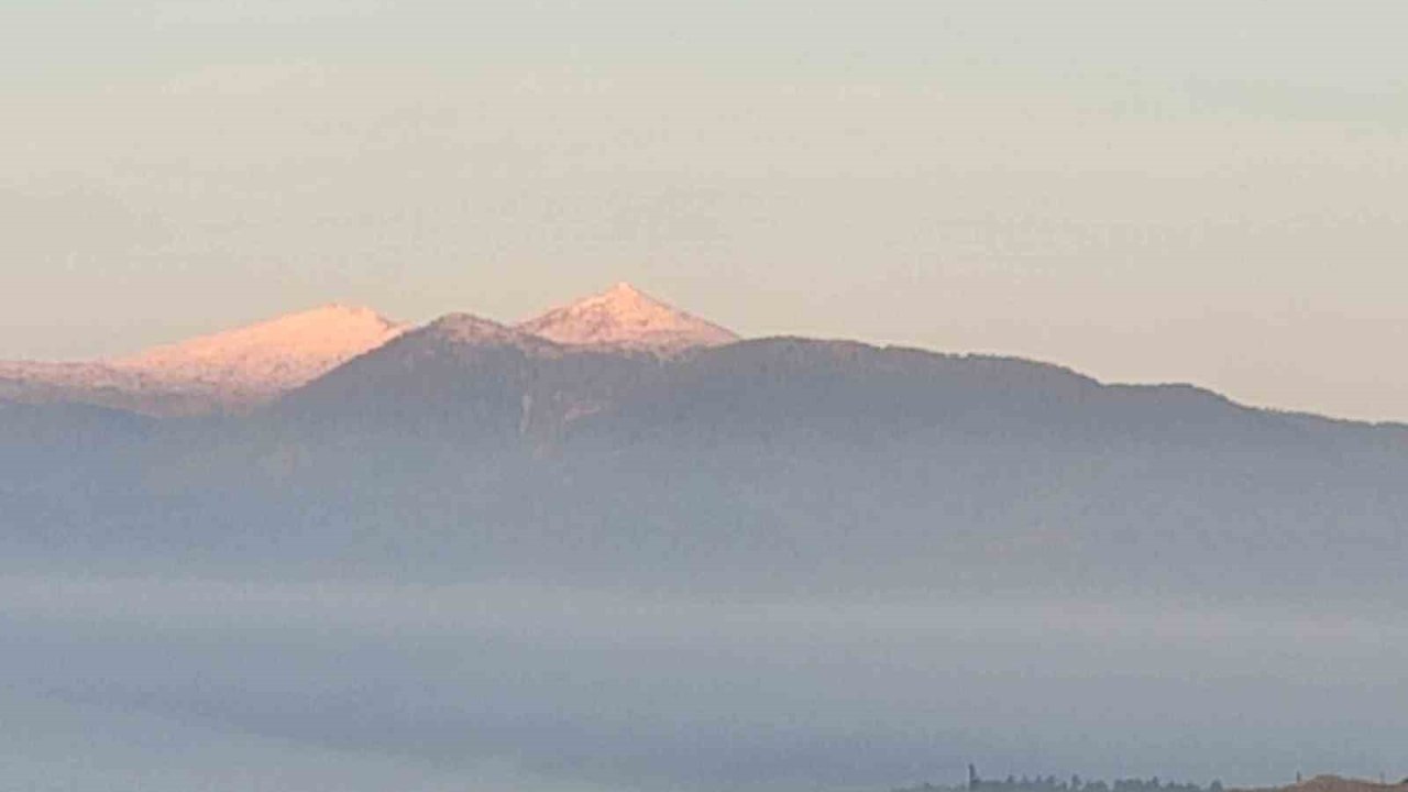 Emet Eğrigöz dağı beyaza büründü
