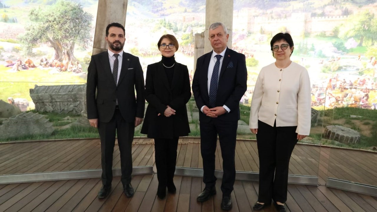 Gürcü Bakan ve dünyaca ünlü piyanist Bolkvadze’den Bursa’da tarihi yolculuk