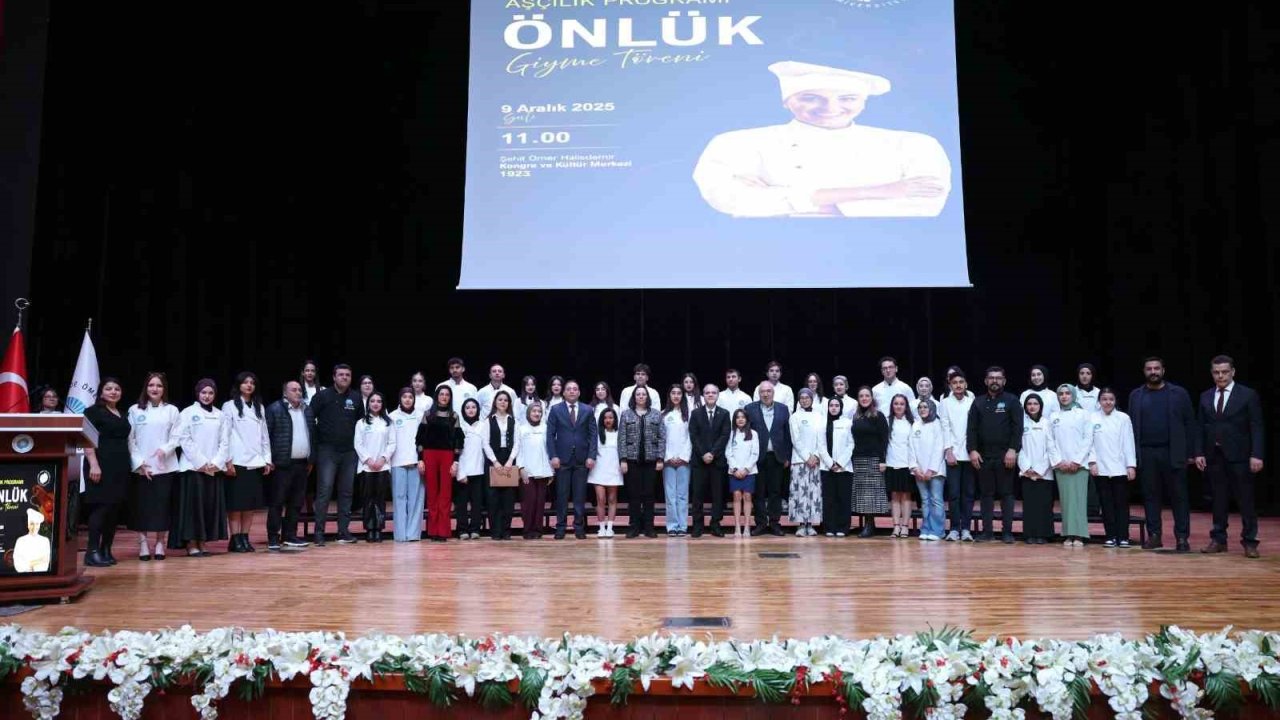 Niğde’de aşçılık öğrencileri beyaz önlüklerini giydi