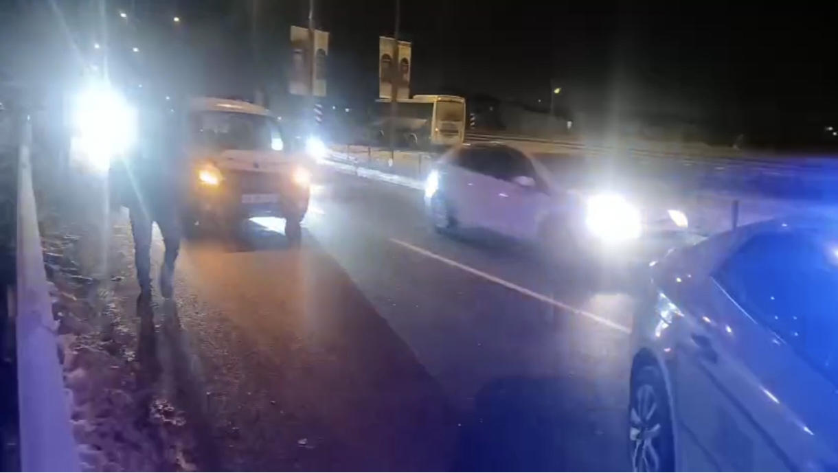 Kars’ta buzlanma 11 aracı birbirine kattı