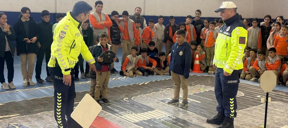 Akyaka’da Öğrencilere “Trafik Dedektifleri” Eğitimi