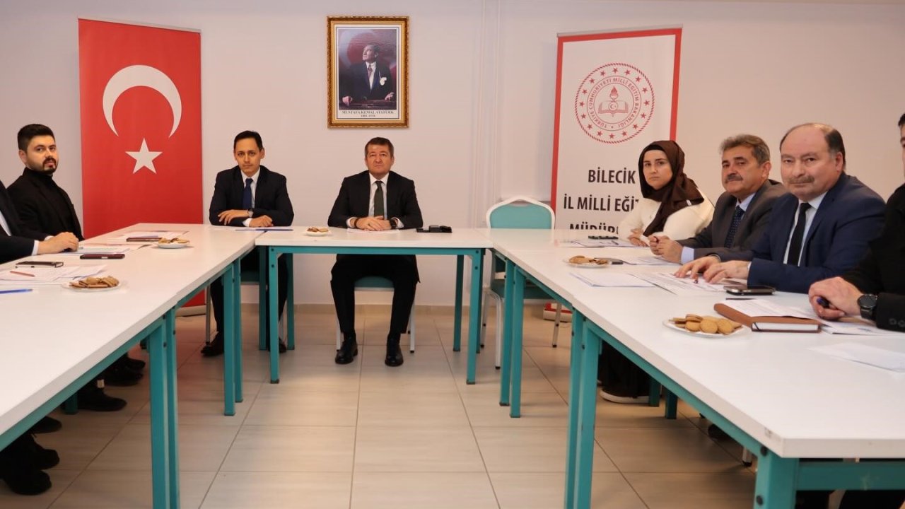 Bilecik’te ortaokul müdürleriyle eğitim değerlendirme toplantısı