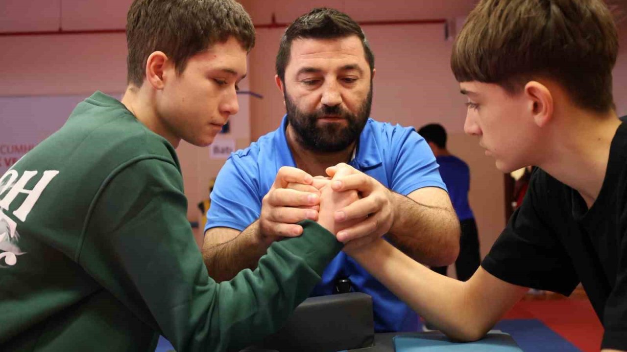 Bilecik’te Bilek Güreşi Gençler İl Birinciliği tamamlandı