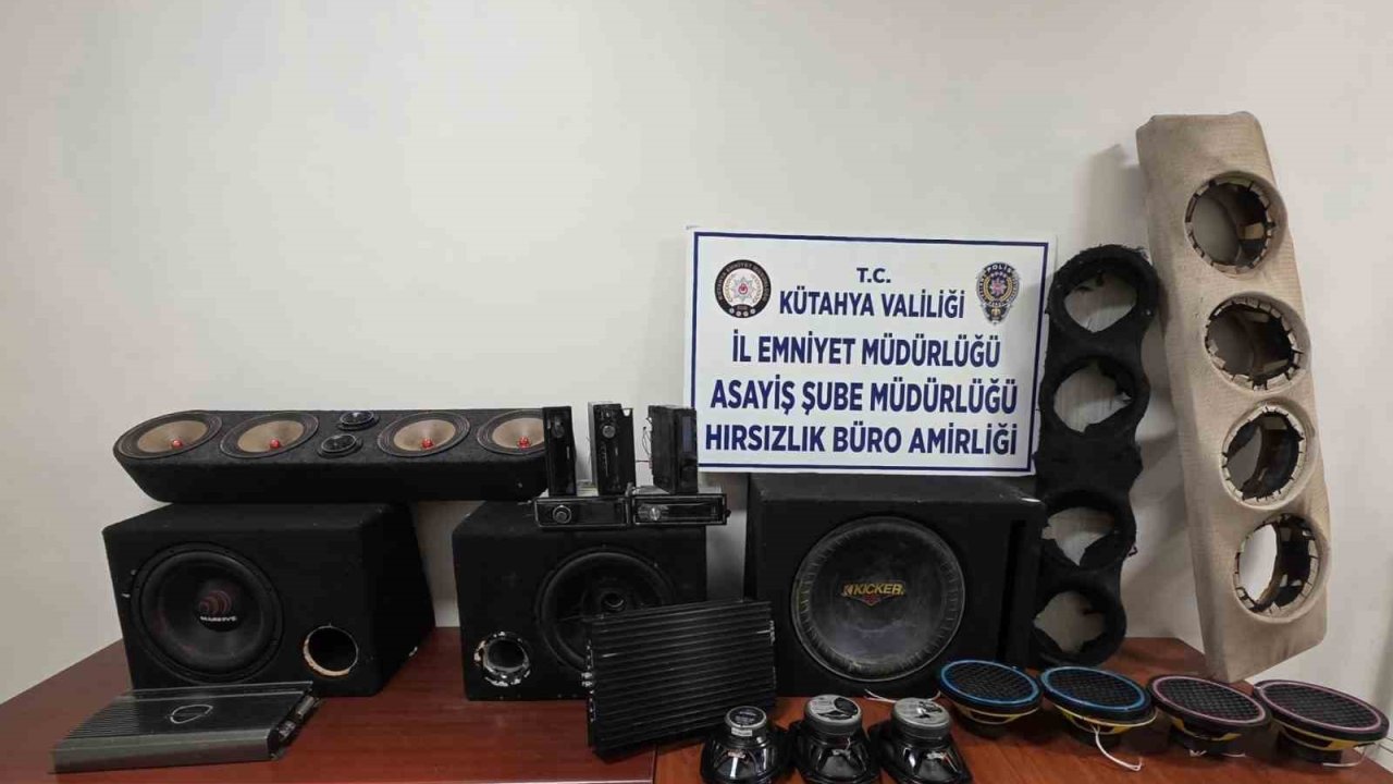 Kütahya’da araçlardan ses sistemi hırsızlığı yapan 2 şüpheli yakalandı