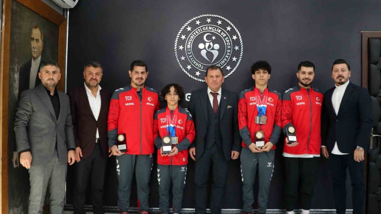 Şampiyon cimnastikçilerden Kabakcı’ya ziyaret