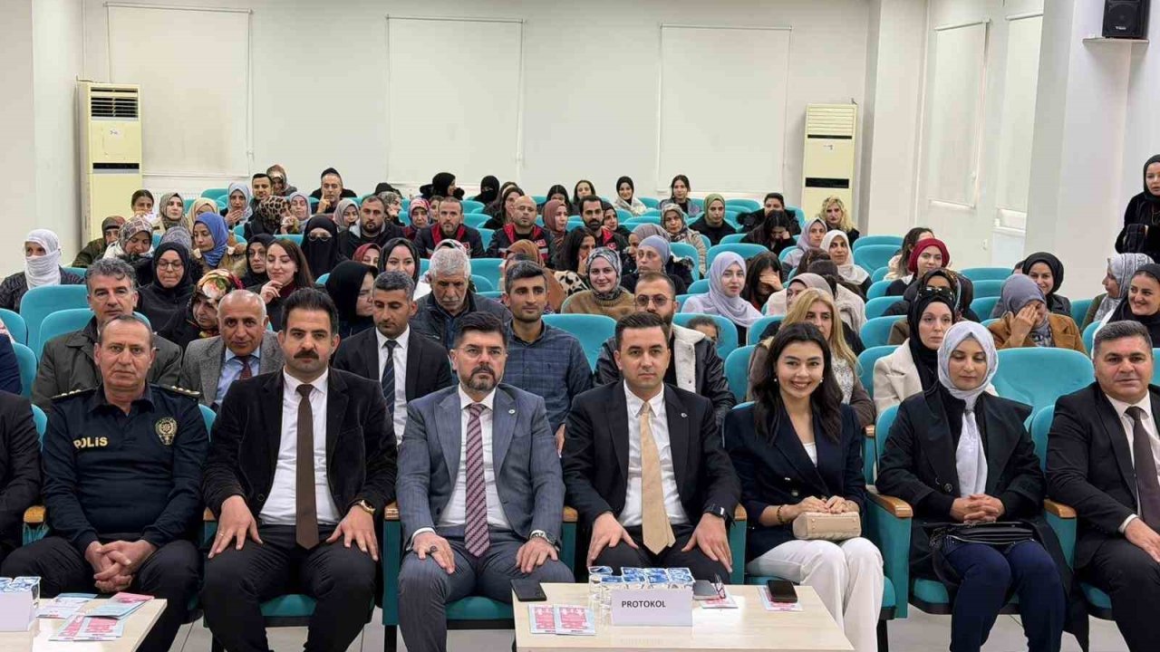Midyat’ta "koruyucu aile hizmet modeli" bilgilendirme toplantısı düzenlendi