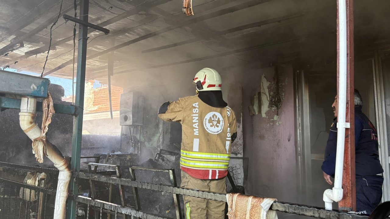 Kula’da müstakil evde çıkan yangın paniğe neden oldu