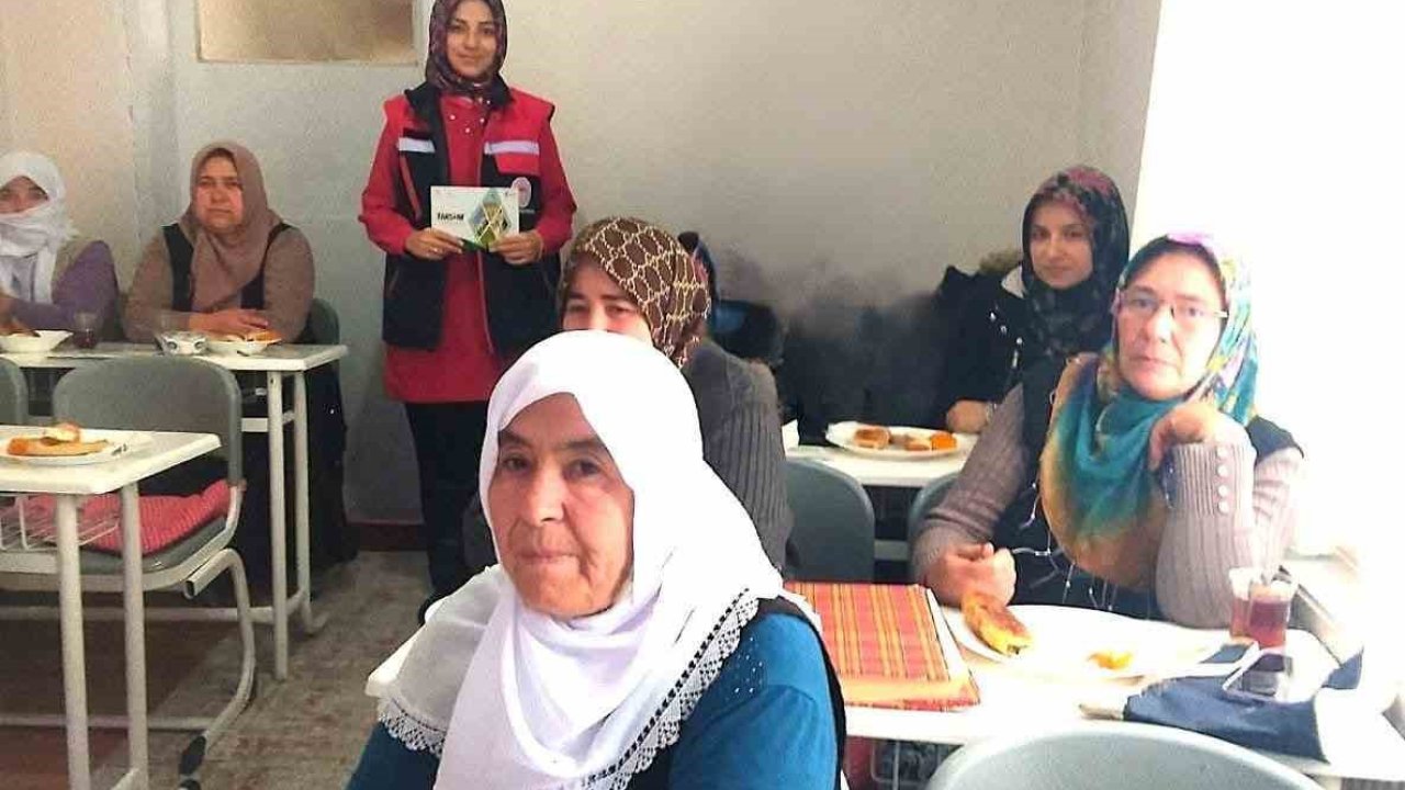 Otuza yakın kadına çiftçi eğitimi verildi