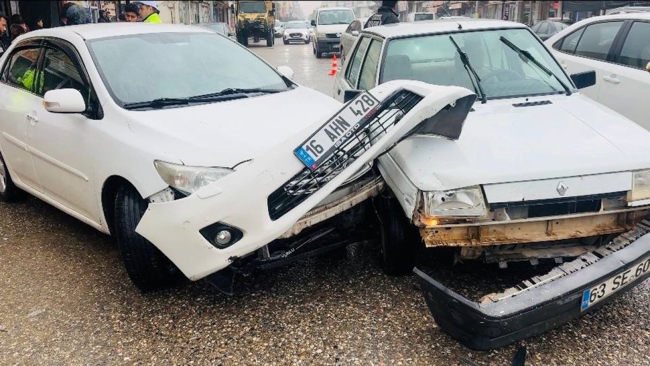 Ceylanpınar’da 2 otomobil çarpıştı