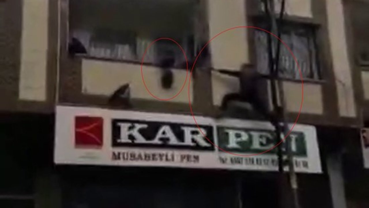 Gaziantep’te yürekleri ağza getiren an: Balkonda asılı kalan çocuğu kurtardı