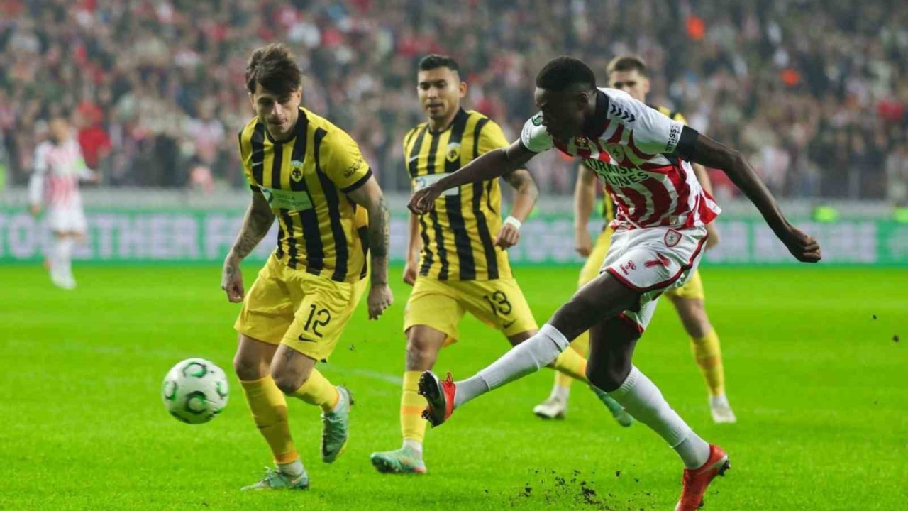 UEFA Konferans Ligi: Samsunspor: 1 - AEK Atina: 0 (İlk yarı)