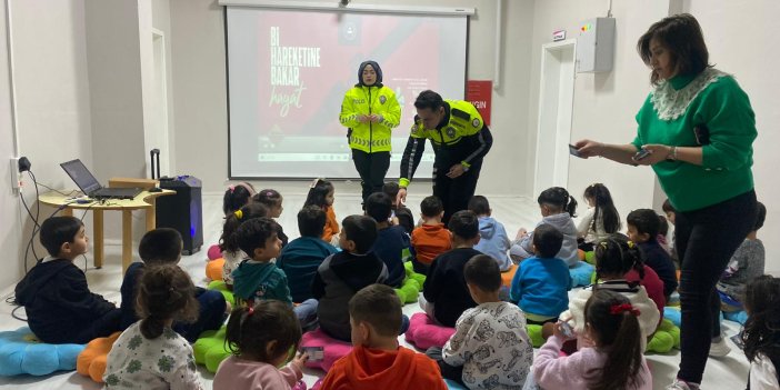Kars’ta Anaokulu Öğrencilerine Temel Trafik Eğitimi