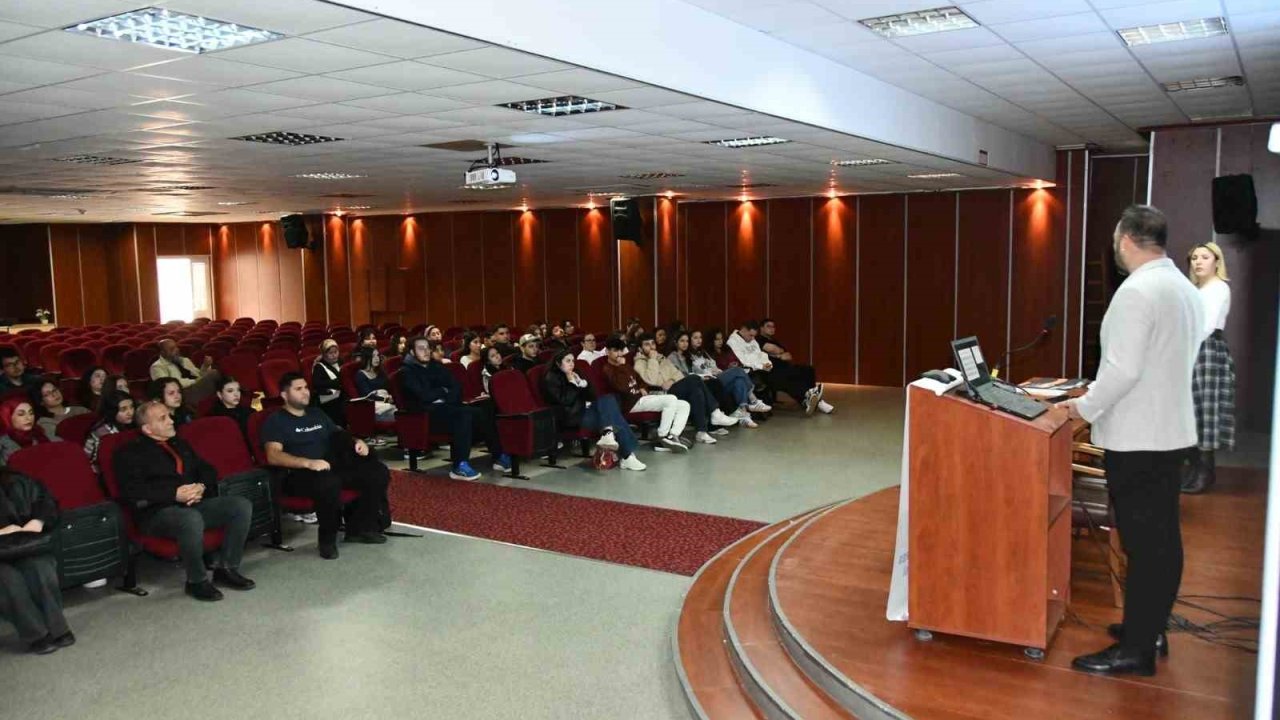 Didim MYO’lu öğrencilere yurtdışı ve kariyer fırsatları eğitimi verildi