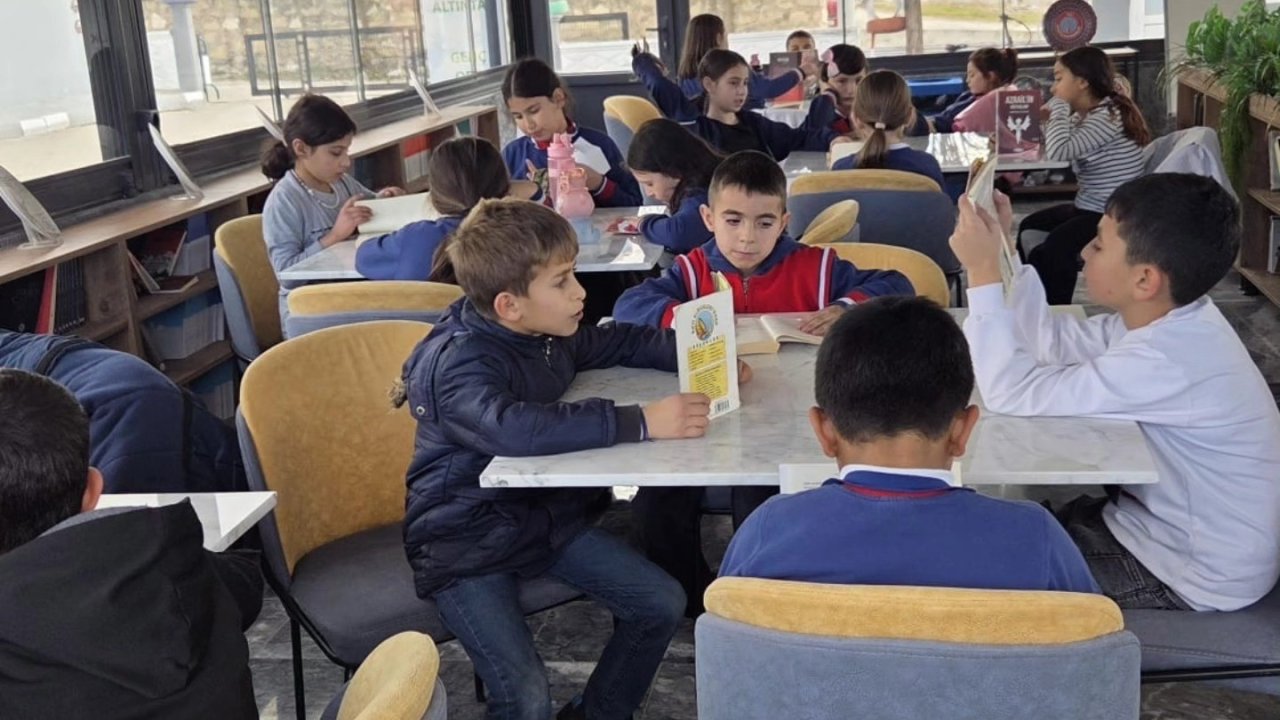 Altıntaş’ta kitap okuma etkinliği