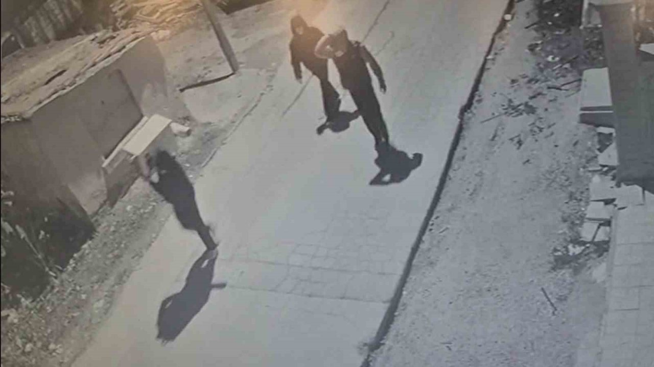 Kombi çalan 5 şüpheliden 4’ü tutuklandı