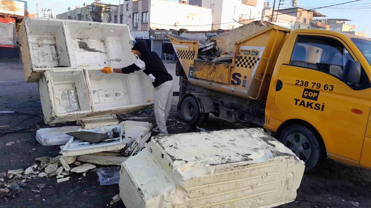 Akdeniz’in sokakları mobilya ve hurda atıklardan arındırılıyor