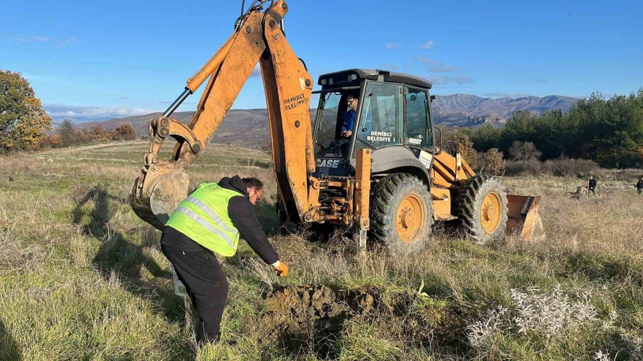 Demirci’de atıl araziler tarıma kazandırılıyor