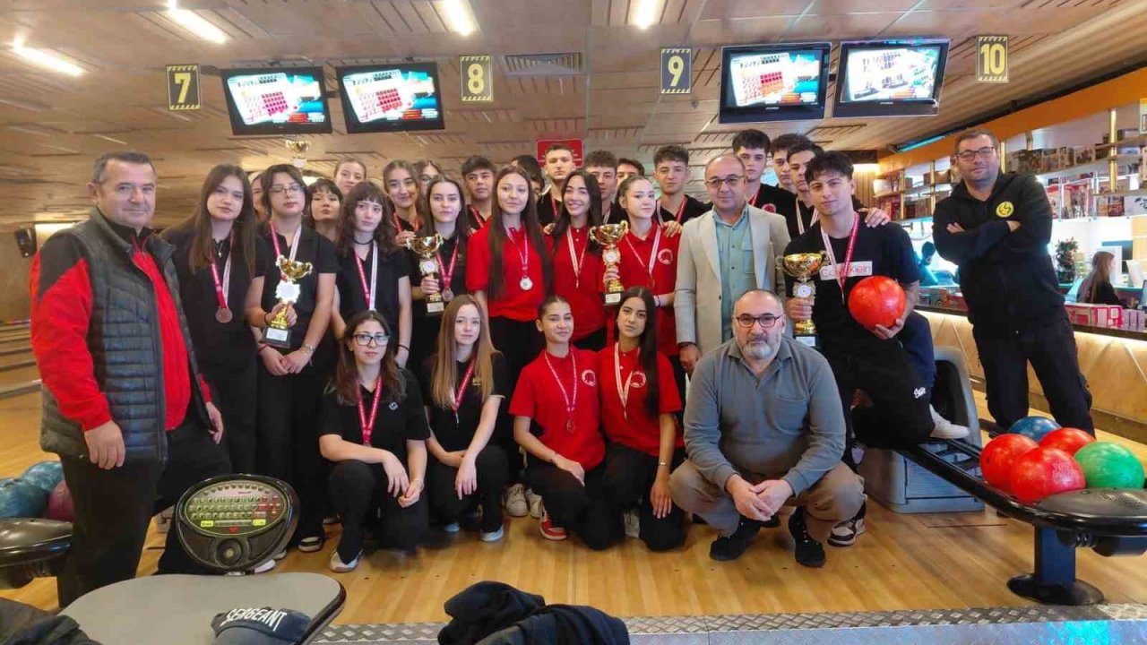 Eskişehir’de ’Okul Sporları Bowling Müsabakaları’ tamamlandı