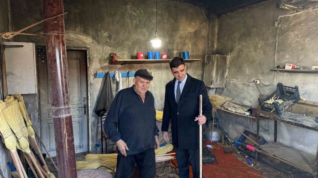 30 yıldır süpürge yapıyor, "bu meslek benim ömrüm" diyor