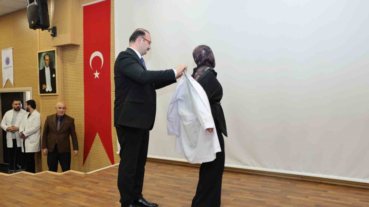 Geleceğin diş hekimleri mesleğe ilk adımlarını attı