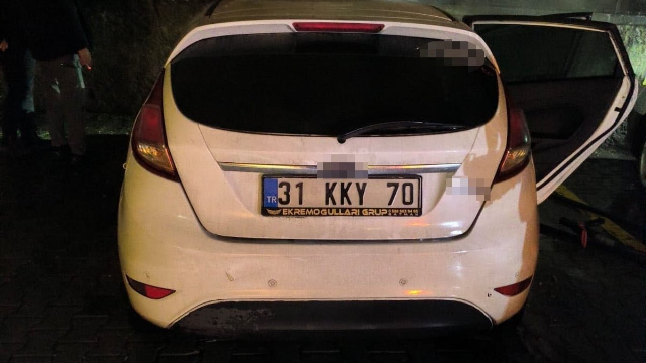 Batman’da park halindeki otomobil yandı