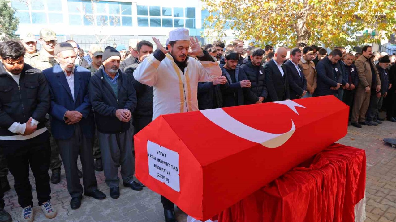 Terhis olduktan 5 gün sonra vefat eden genç son yolculuğuna uğurlandı