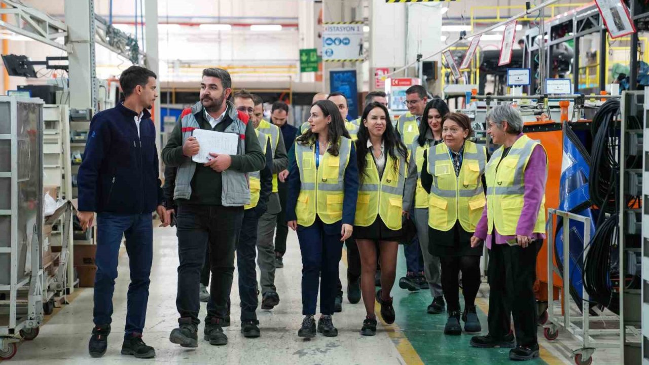 Karsan’dan meslek liselerindeki kız öğrencileri iş hayatına hazırlayacak hamle