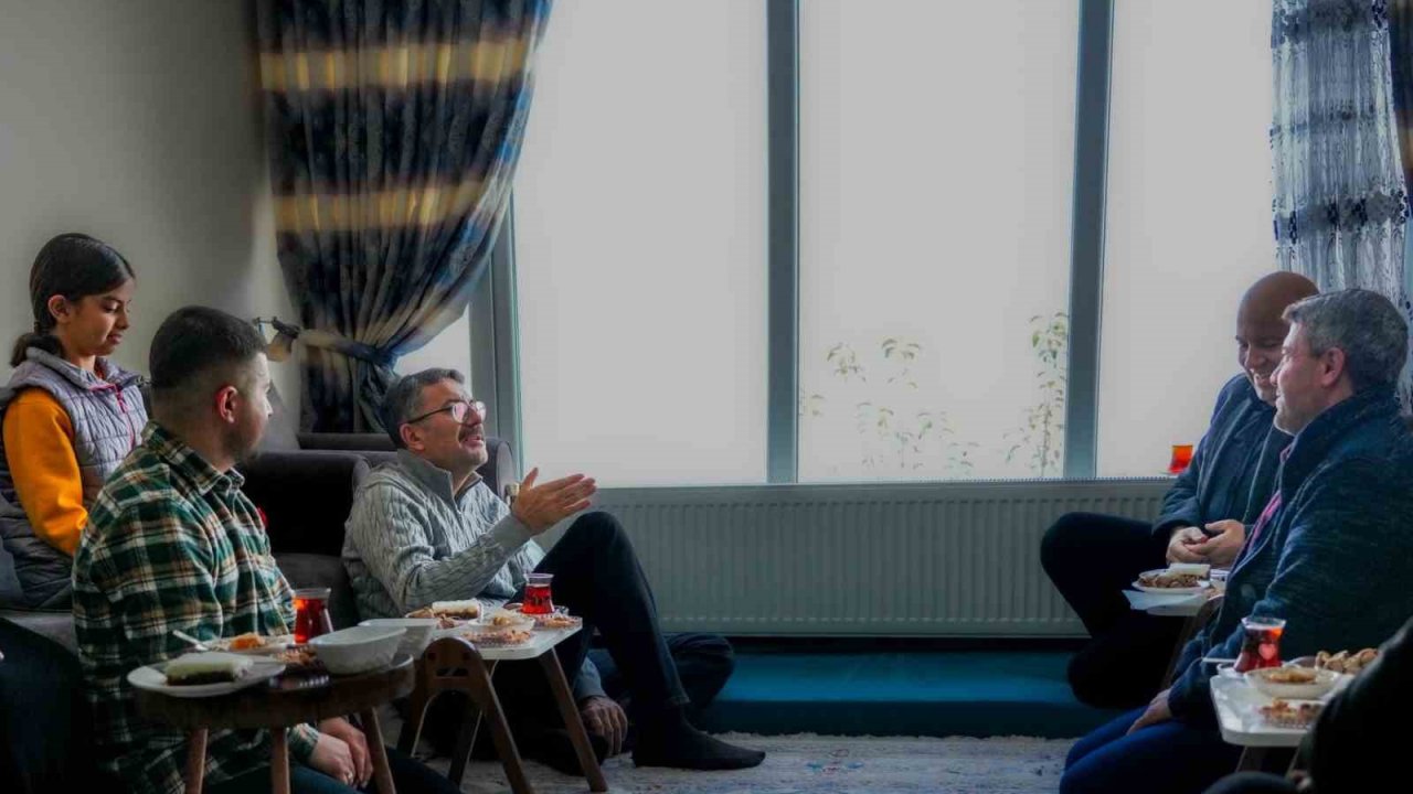 Vali Ali Çelik’ten Şehit Er Halit Tatlı’nın ailesine ziyaret