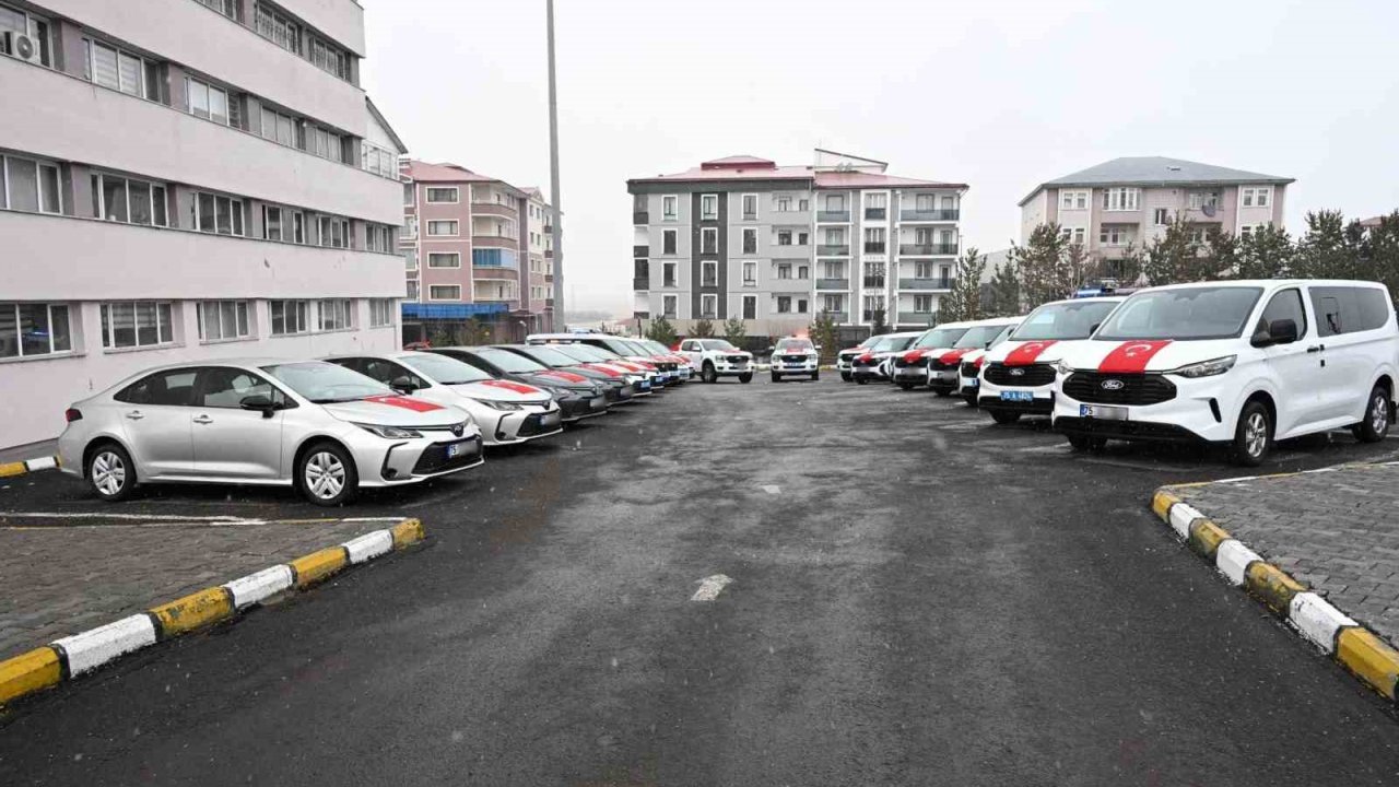 Ardahan’da emniyete tahsis edilen 20 yeni araç törenle hizmete alındı